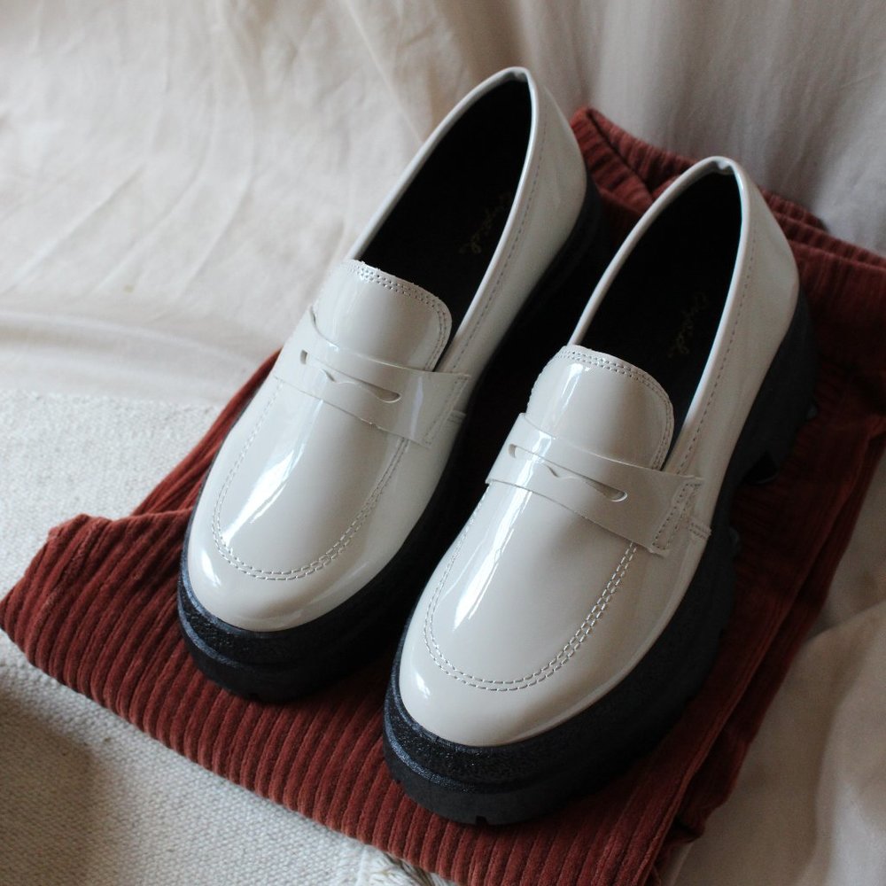 🆕️Holiday Collection// Stone Gloss finish Loafer - Picture 1 of 9
